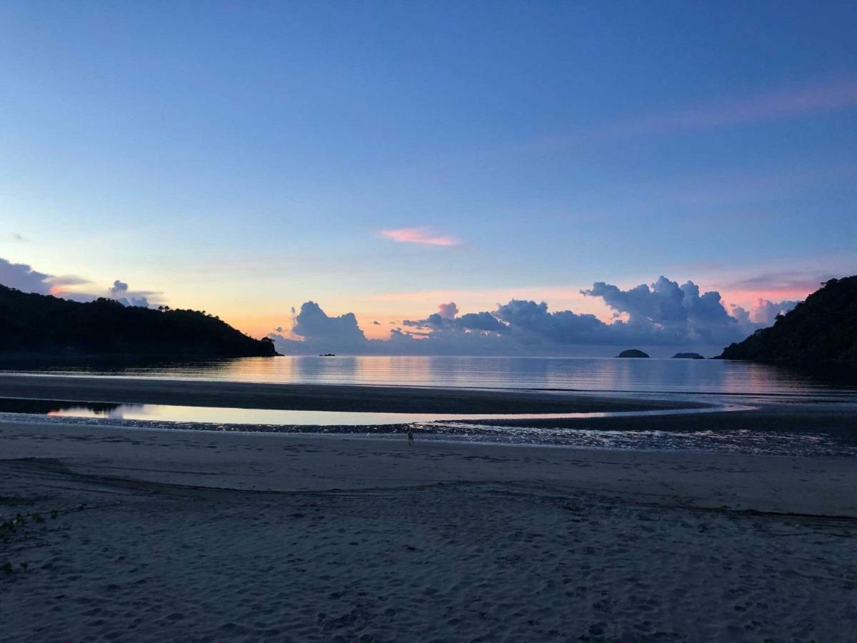 Bucana Beachfront Guesthouse El Nido Luaran gambar